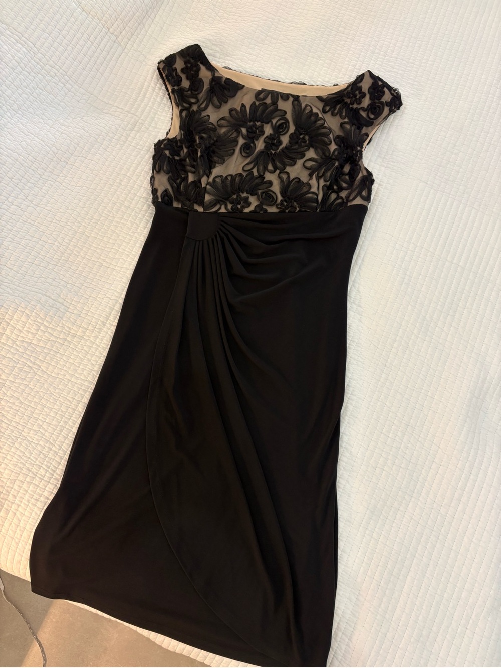 Elegant Black Sheer Floral Appliqué Cocktail Dress